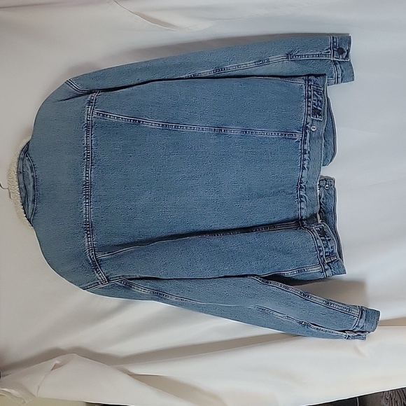 Levi's jean jacket - Picture 2 of 7